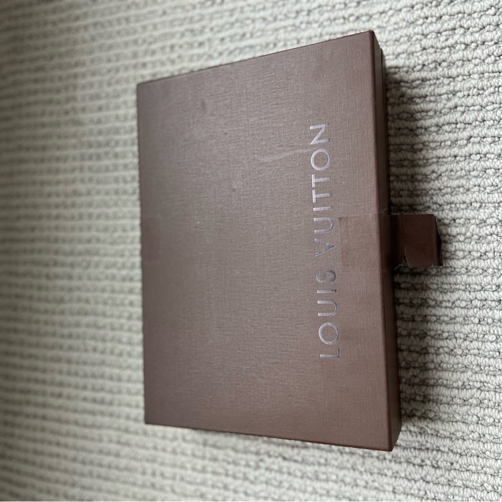 Brand new vintage Pochette cosmetics LV - Picture 4 of 4